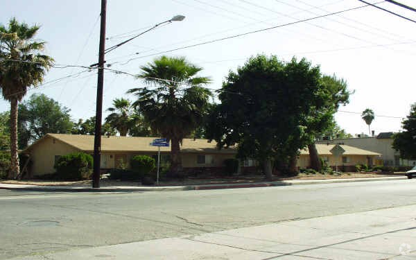 Primary Photo - 1001 E Devonshire Ave