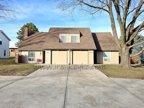 Building Photo - 10176 Haskins St