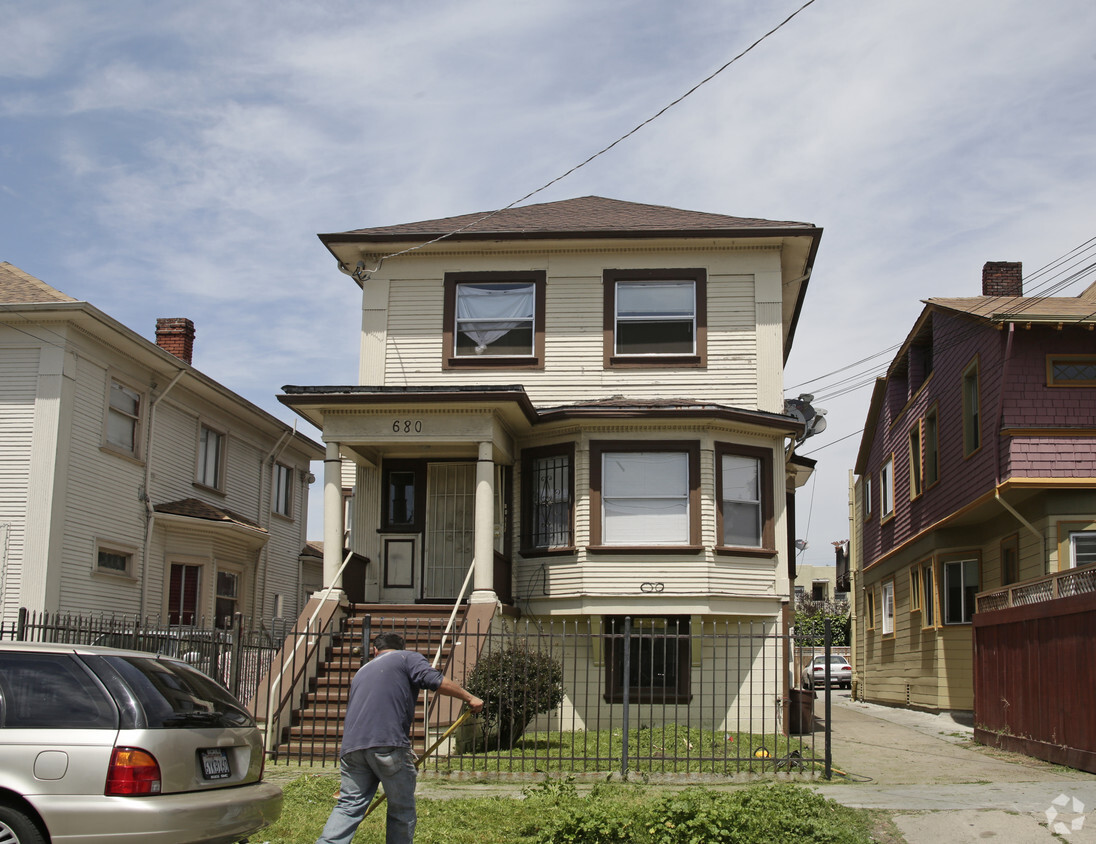 Building Photo - 680 31st St