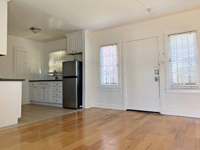 Building Photo - 5416 Fountain Ave