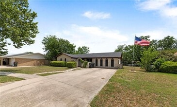 Building Photo - 408 Daffodil Dr