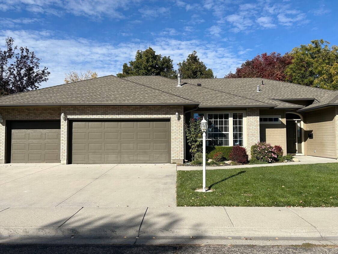 Foto principal - Beautiful Single-Level Home in a Prime Boi...