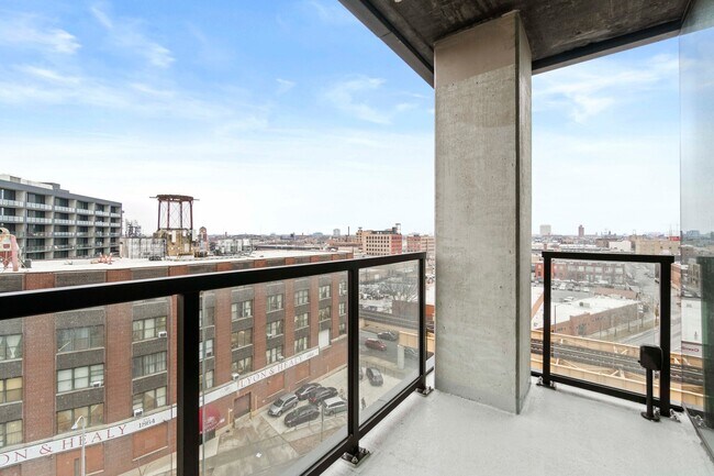 Building Photo - 1379 W Randolph St