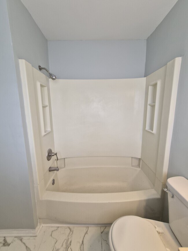 Building Photo - 3747 Ireland Dr