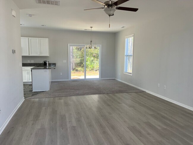Foto del edificio - Leland - Newer construction house with 2-c...
