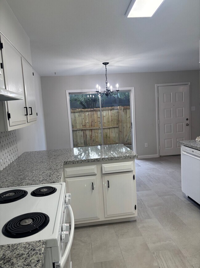 Foto del edificio - 8585 Glen Meadow Ln