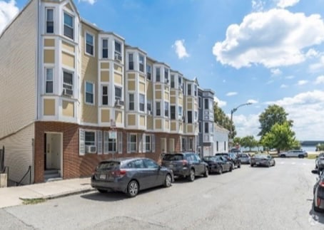 Building Photo - 204 H St