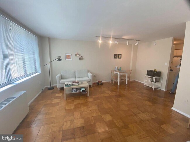 Foto del edificio - 2030 F St NW