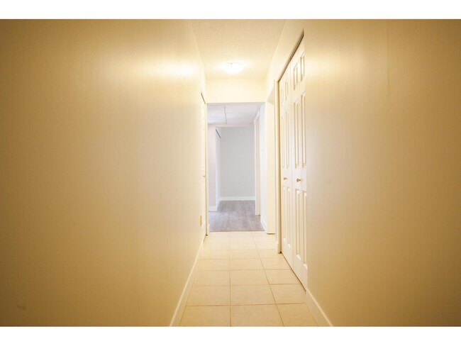 Photo du bâtiment - 11604-1175A 75A Ave.