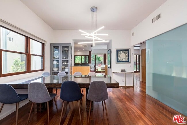 Building Photo - 1509 S Crest Dr