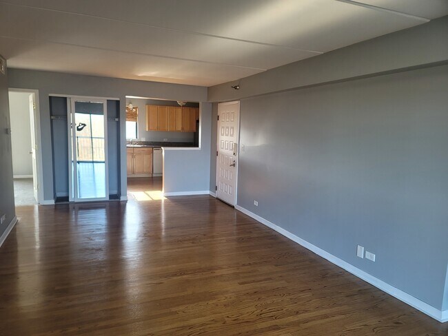 Foto del edificio - 6010 Lake Bluff Dr