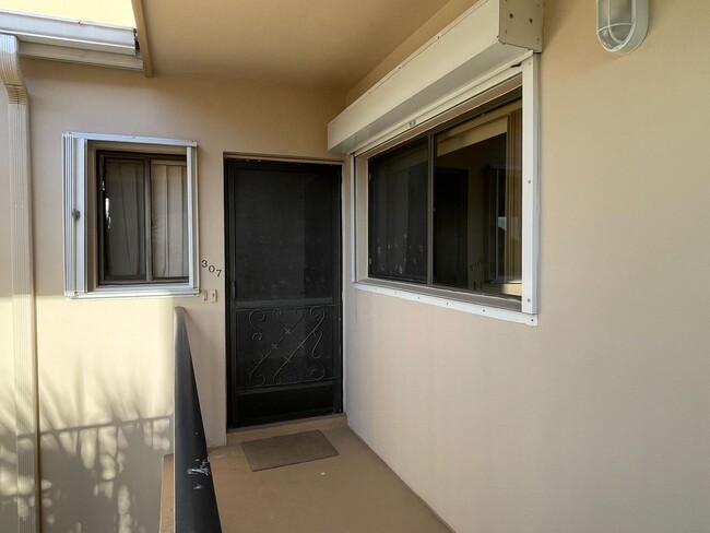 Foto del edificio - Unfurnished 2 BR 2 Bath Annual Rental in R...