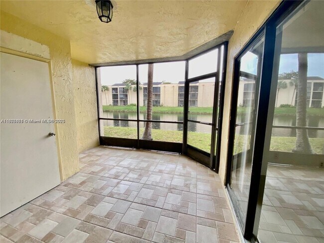 Foto del edificio - 3199 Foxcroft Rd