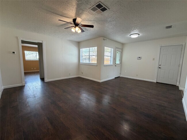 Foto del edificio - 5375 Little John Ln