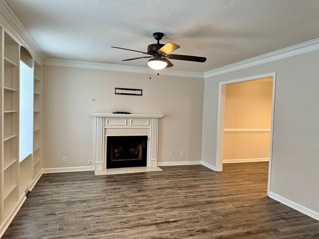 Foto del edificio - Great Location!!3 Bed/2.5 Bath near exit 1...