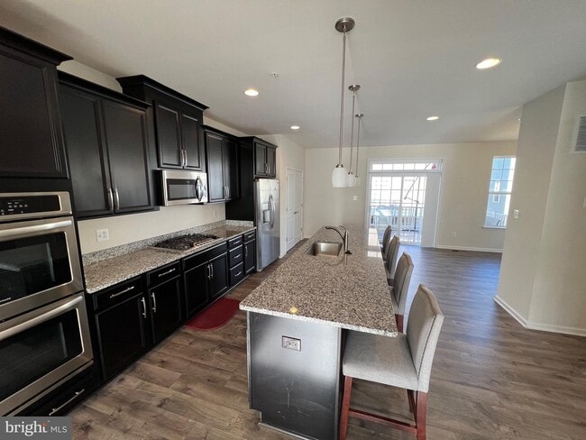 Foto del edificio - 6912 Stansbury Ln