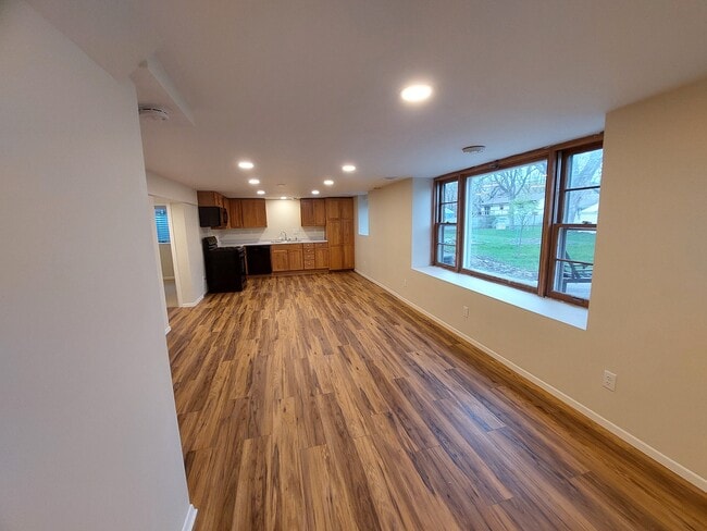Foto del edificio - 4725 Winnetka Ave N
