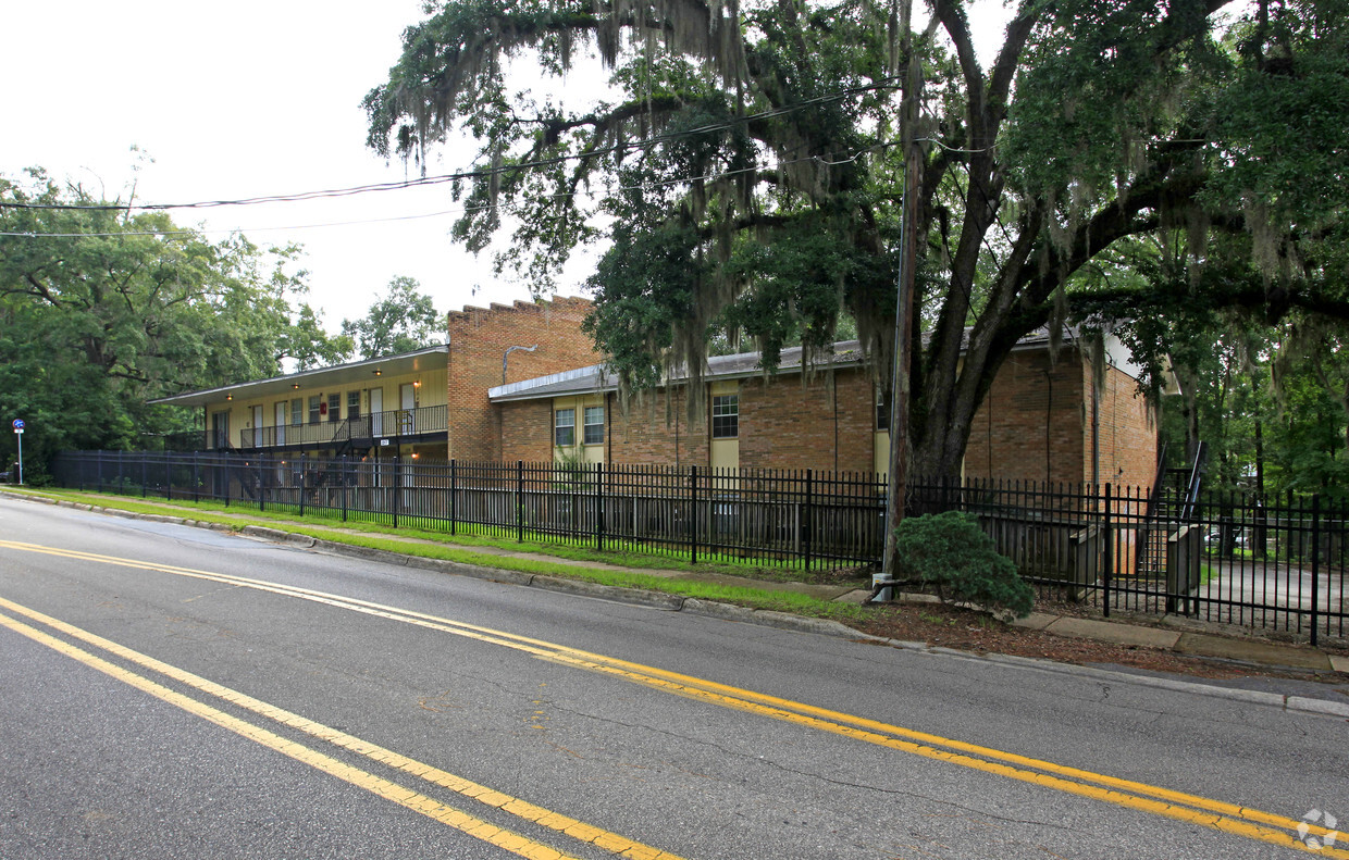 Foto del edificio - Meridian Oaks Apartments