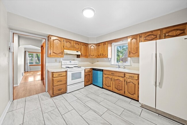 Building Photo - 5756 S Kolmar Ave