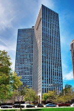 Building Photo - 2626 N Lakeview Ave
