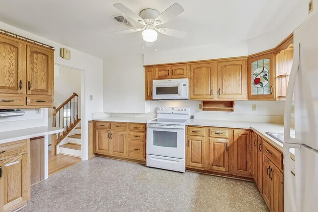 Foto del edificio - Fantastic in Frederick! Spacious 4 level Split -- 4 beds + 1 Full and 2 half baths