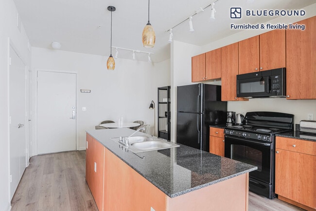 Building Photo - 3210 Esperanza Crossing