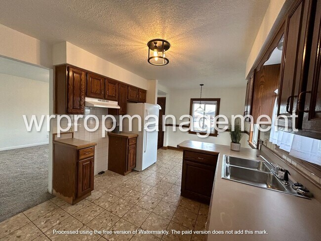 Foto del edificio - 3 Bed | 1 Bath | Detached 2-Car Garage | Washington Local Schools