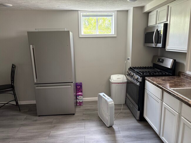 Kitchen - 2005 Interurban Rd