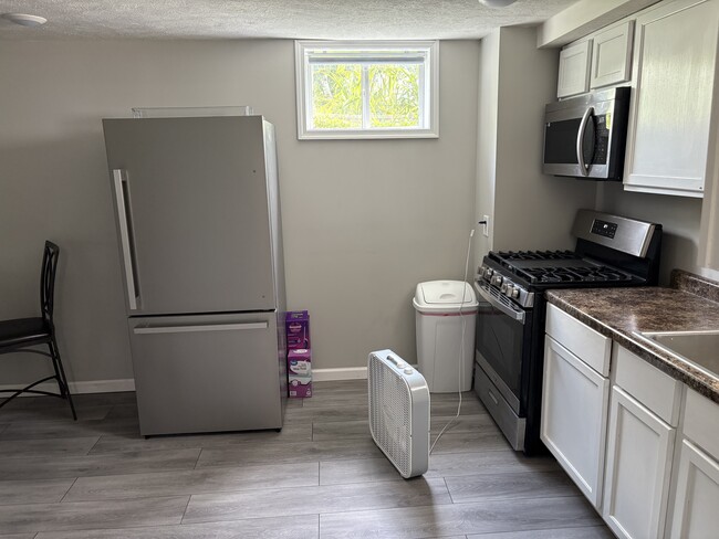 Kitchen - 2005 Interurban Rd