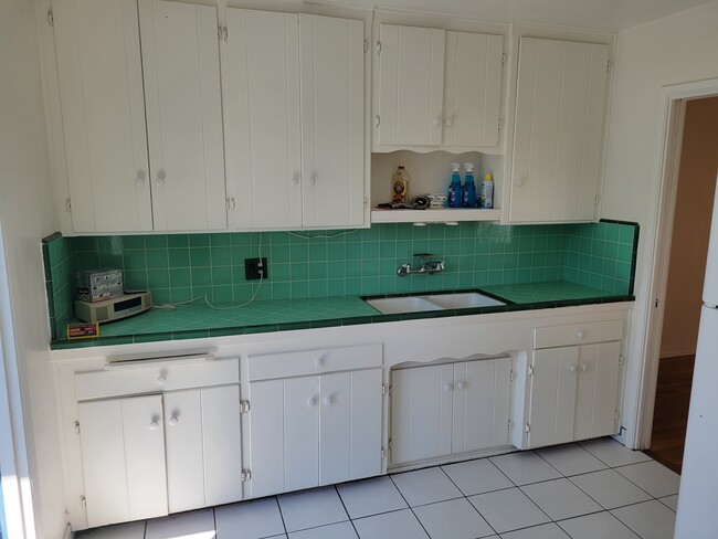 Vintage Kitchen - 3175 Elm St