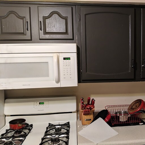 Microwave oven - 201 N Gregory St