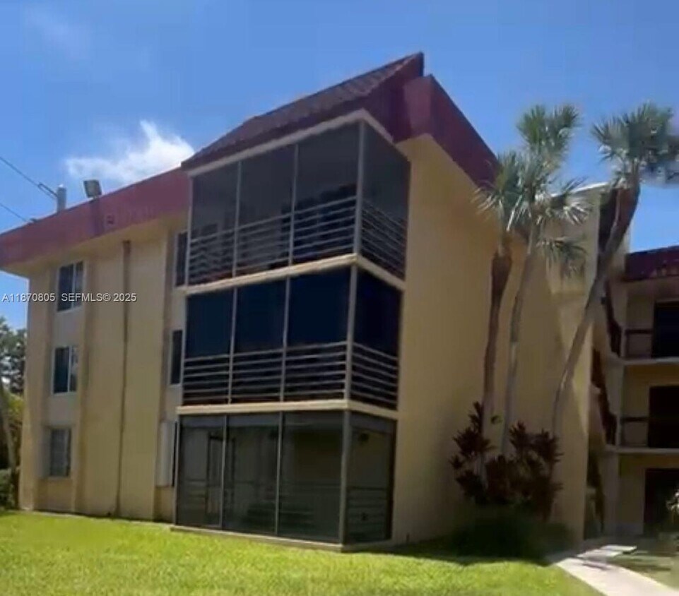 Foto del edificio - 3490 Foxcroft Rd