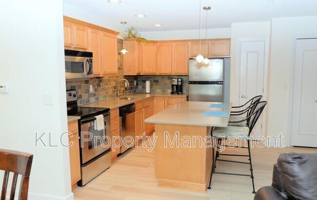 Building Photo - 1100 S 50th St