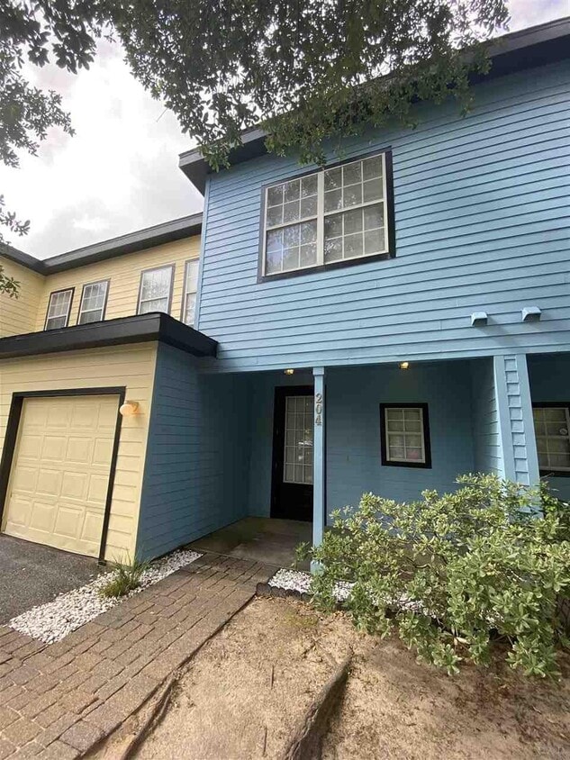 Primary Photo - 7095 N Blue Angel Pkwy