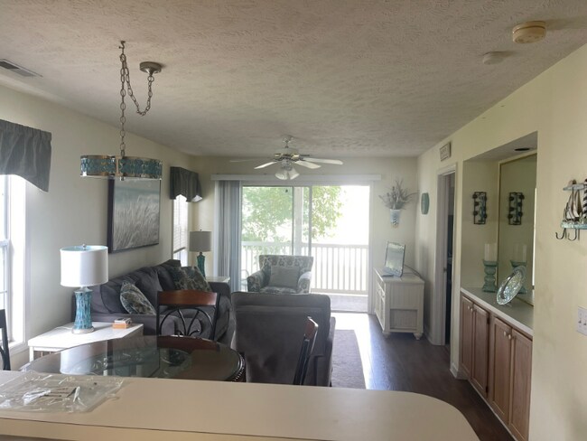 Building Photo - 541 White River Dr