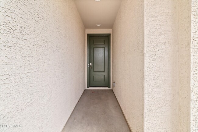 Foto del edificio - 3236 Juniper Cyn Dr