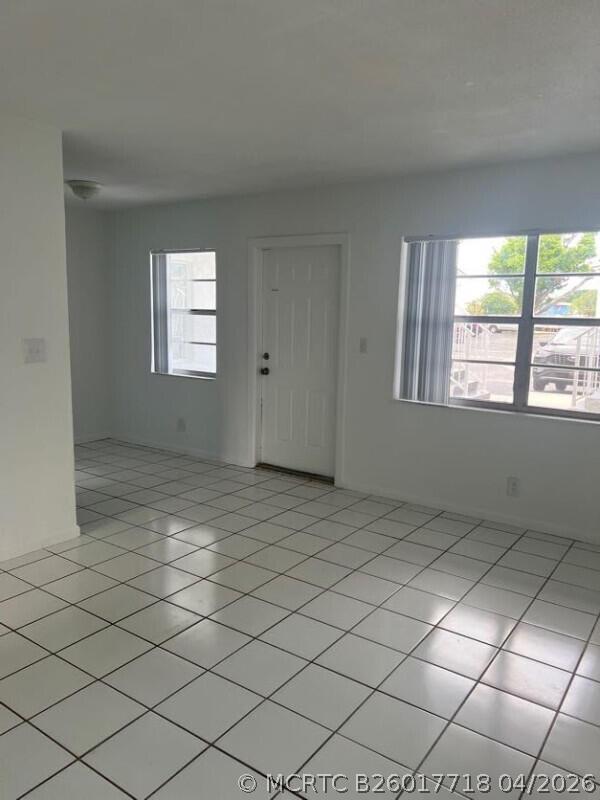 Foto del edificio - 371 Sunshine Dr