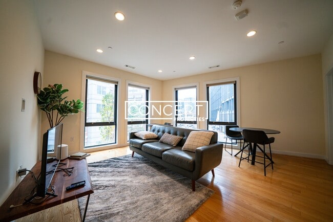 Building Photo - 9 Miner St