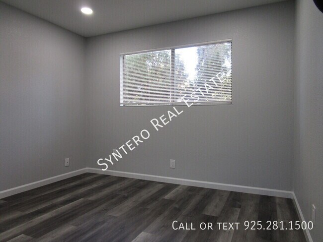 Foto del edificio - Downstairs 2 Bedroom/1 Bath Apartment