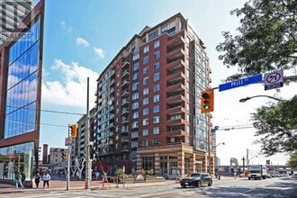 Building Photo - 39-1039 Parliament St