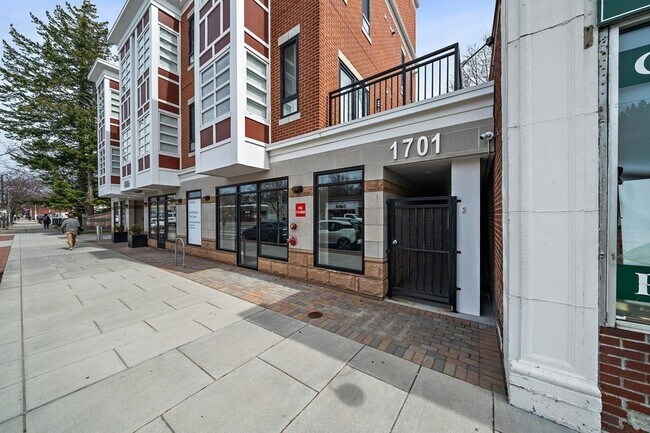 Foto del edificio - 1701 Massachusetts Ave