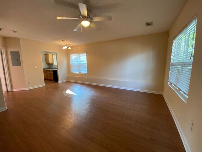Foto del edificio - BRIDGEWATER HOME! AVAILABLE NOW