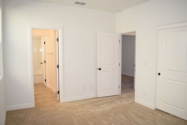 Building Photo - 1098 Sagittaria Ct