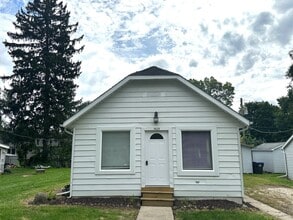 Building Photo - 7425 Cedar Dr