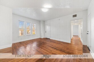 Building Photo - 1630 W Rosewood Ave
