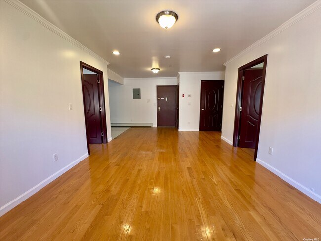 Foto del edificio - 75-48 Parsons Blvd