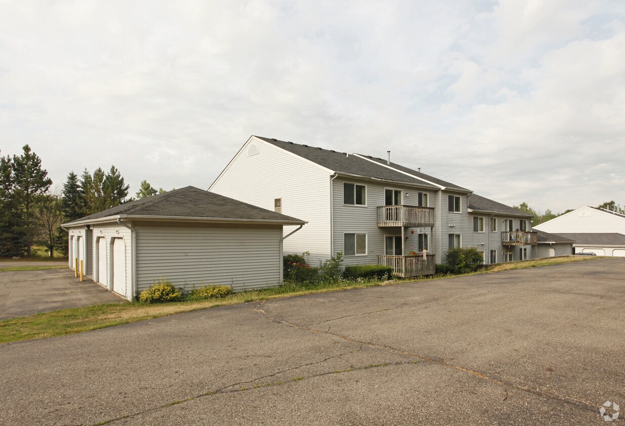 Creekside at Fenton Heights Apartments Fenton, MI