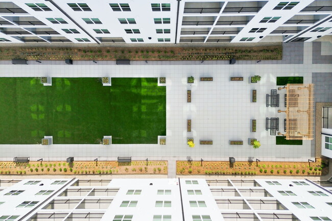 Building Photo - The Prestonian