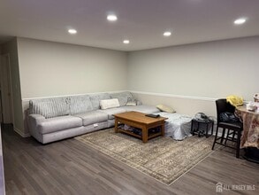 Building Photo - 911 Yorkshire Dr