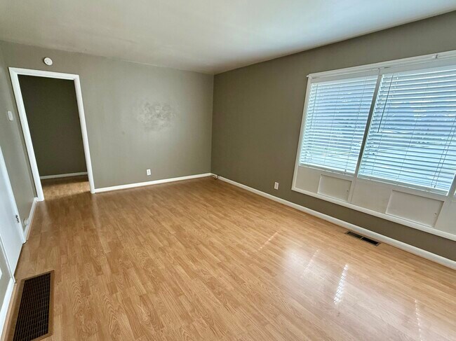 Sala de estar - 701 NE 22nd Ave